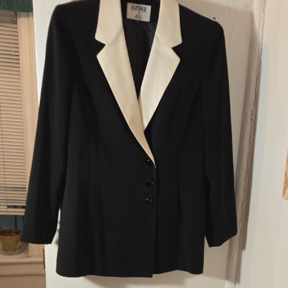 Kasper Women's Elegant Black Blazer with White Lapel